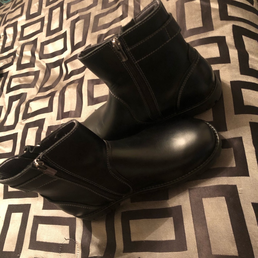 The cutest Short Black Boot